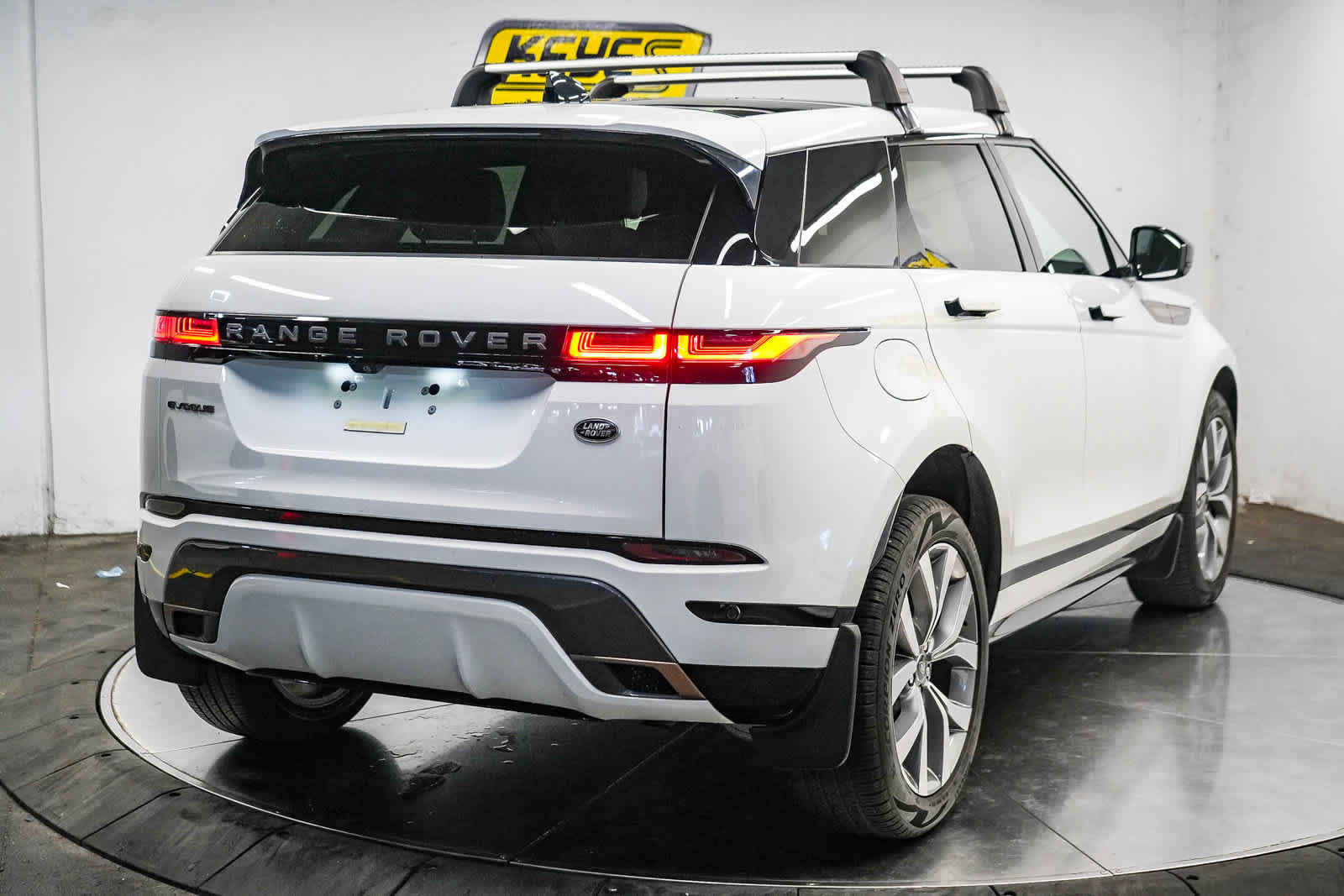 Used 2023 Land Rover Range Rover Evoque R-Dynamic S AWD/4WD image 6