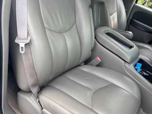 Used 2003 Chevrolet Suburban Z71 AWD/4WD image 12