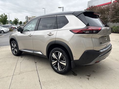 Used 2023 Nissan Rogue SL w/ SL Premium Package FWD image 6