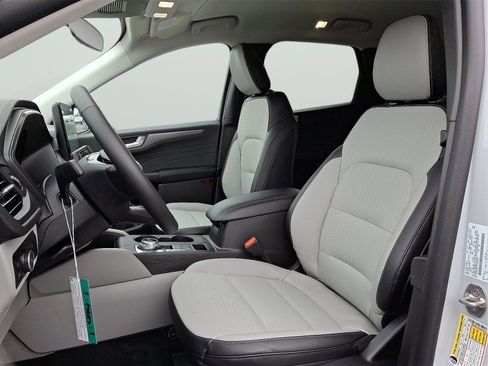 New 2026 Ford Escape SE image 9
