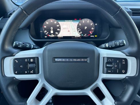 Used 2025 Land Rover Defender 110 S image 23