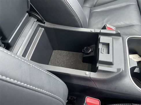 Certified 2022 Subaru Outback Limited image 32