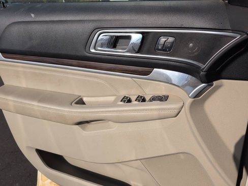 Used 2018 Ford Explorer Limited w/ Ford Safe & Smart Package FWD image 14