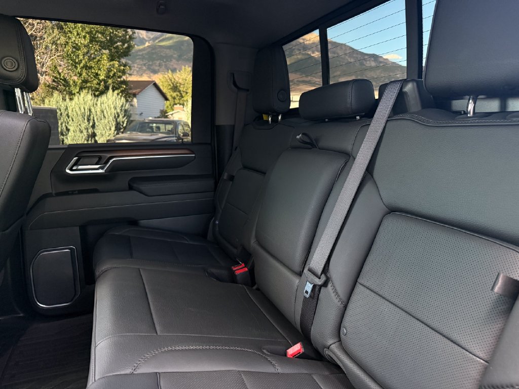 Used 2025 GMC Sierra 3500 Denali w/ Denali Reserve Package AWD/4WD image 38