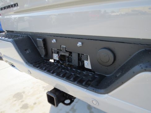 New 2026 Chevrolet Silverado 1500 High Country w/ Technology Package AWD/4WD image 13