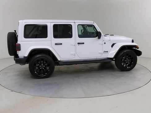 Used 2025 Jeep Wrangler Unlimited Sahara AWD/4WD image 12
