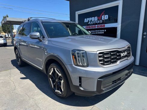 Used 2025 Kia Telluride S AWD/4WD image 1