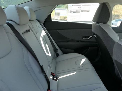 New 2025 Hyundai Elantra Limited image 23