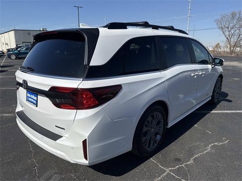 New 2026 Honda Odyssey Touring image 4