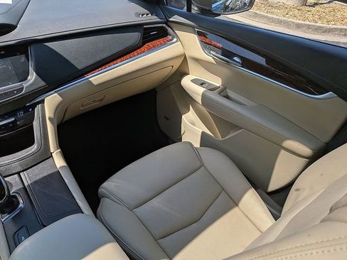 Used 2019 Cadillac XT5 Luxury w/ LPO, Radiant Package FWD image 18