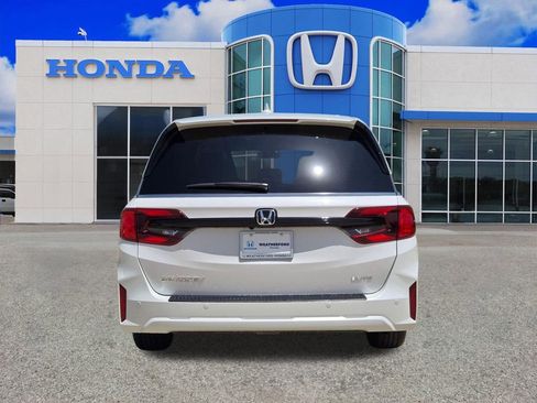 Used 2025 Honda Odyssey Elite image 4