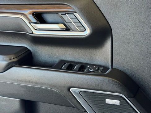 Used 2025 GMC Sierra 1500 SLT w/ SLT Premium Plus Package image 38