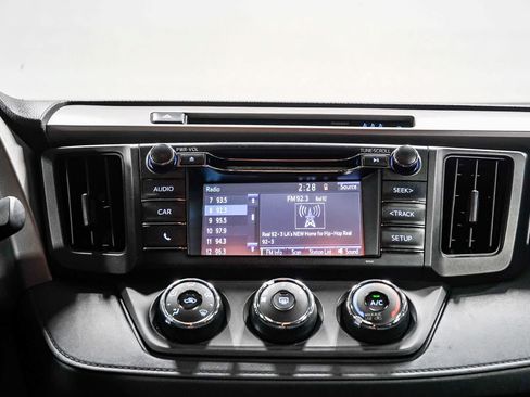 Used 2018 Toyota RAV4 LE w/ Carpet Mat Package FWD image 14