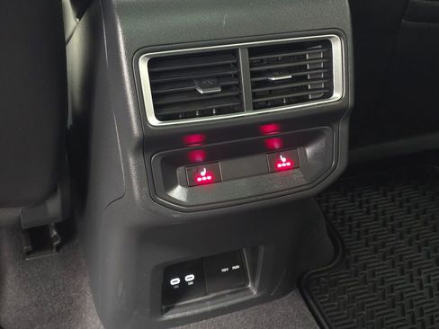 Used 2024 Volkswagen Atlas Cross Sport SEL Premium R-Line image 18