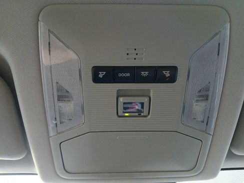 Used 2021 Toyota RAV4 LE AWD/4WD image 7