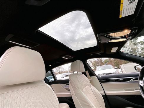 Used 2022 BMW 740i w/ M Sport Package image 12