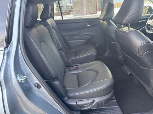 Certified 2024 Toyota Highlander XLE image 16