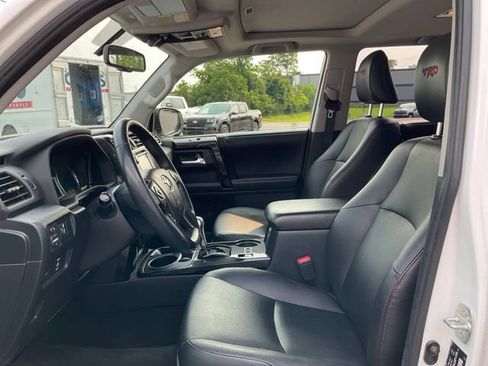 Used 2018 Toyota 4Runner TRD Off-Road Premium AWD/4WD image 2