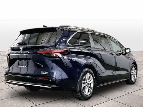 Used 2021 Toyota Sienna Limited FWD image 11