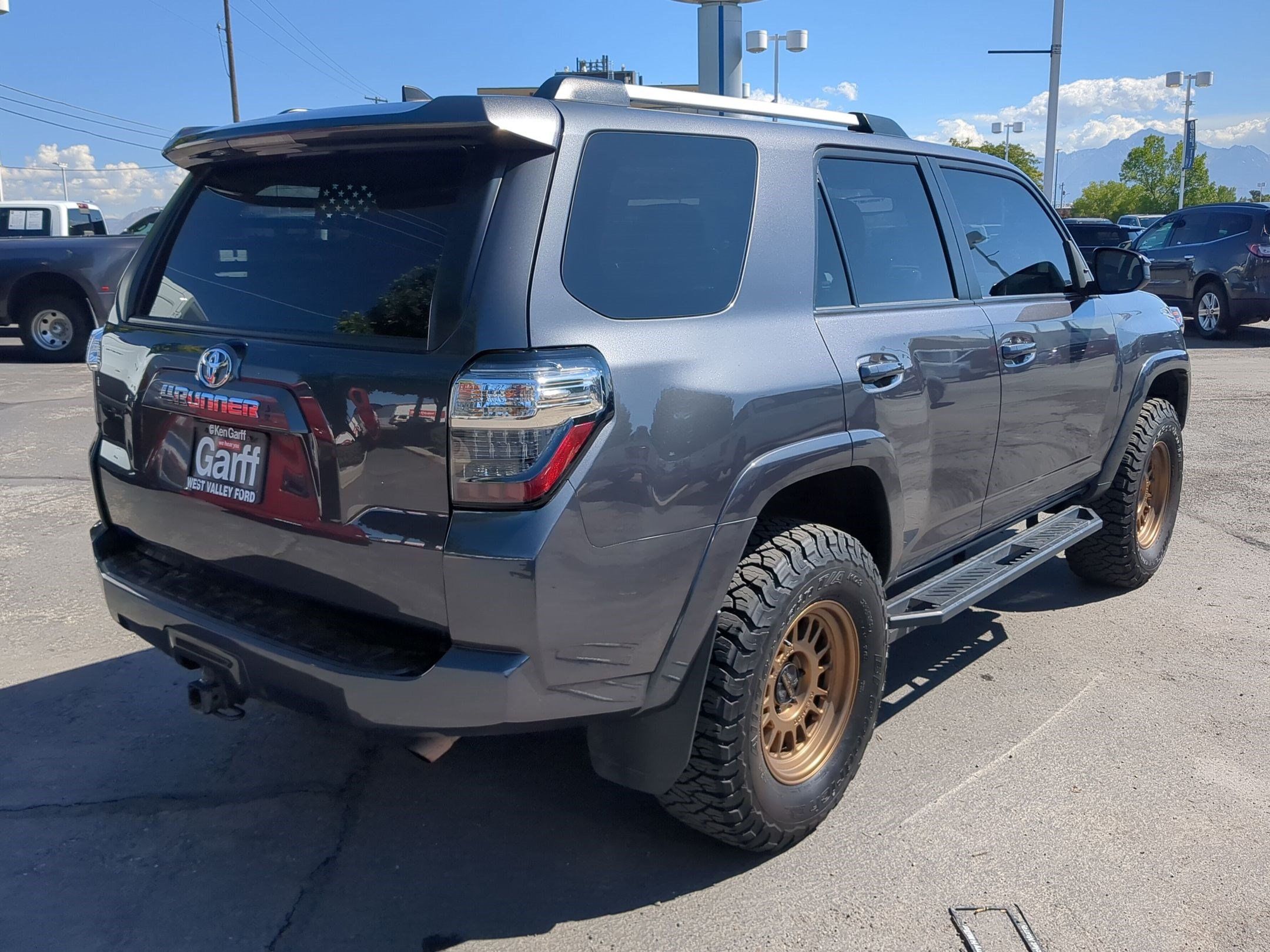 Used 2023 Toyota 4Runner SR5 AWD/4WD image 3
