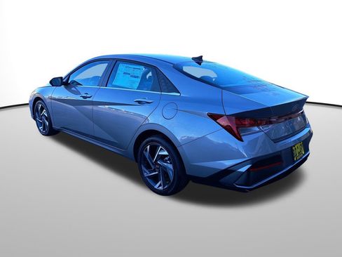 New 2025 Hyundai Elantra SEL image 8