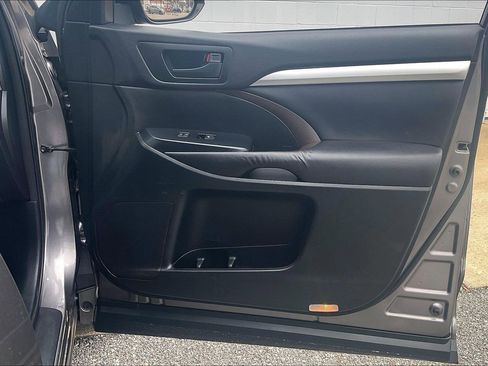 Used 2016 Toyota Highlander Plus image 28