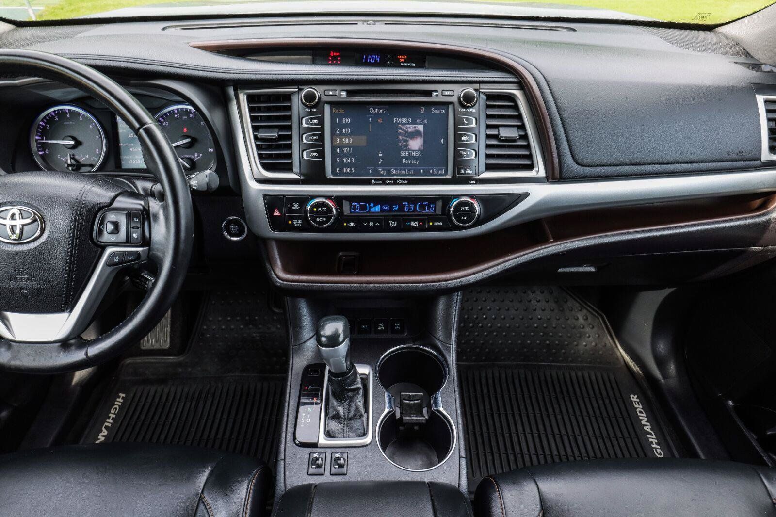 Used 2018 Toyota Highlander XLE AWD/4WD image 29