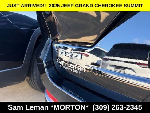 New 2025 Jeep Grand Cherokee Summit w/ Luxury Tech Group V image 11