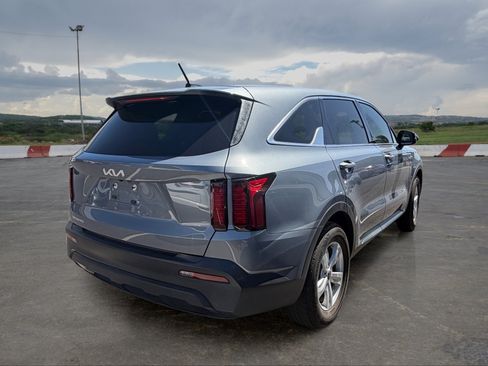 Used 2023 Kia Sorento LX FWD image 3