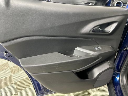 Used 2024 Chevrolet Trax LT w/ Sunroof Package FWD image 16