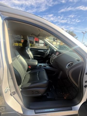 Used 2018 Nissan Pathfinder FWD image 10