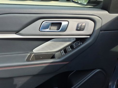 Certified 2025 Ford Explorer ST AWD/4WD image 11