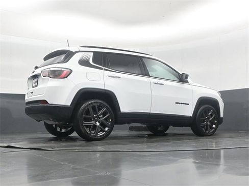 New 2026 Jeep Compass Latitude image 39