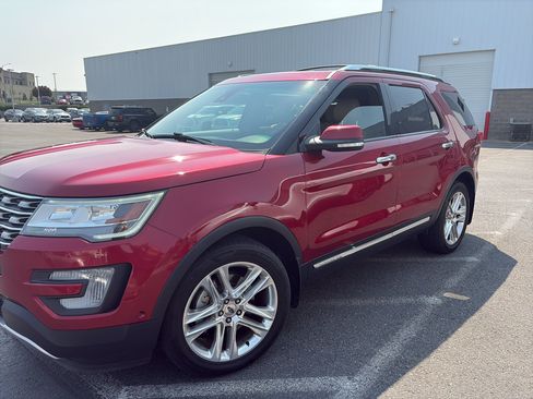 Used 2017 Ford Explorer Limited w/ Equipment Group 301A AWD/4WD image 3