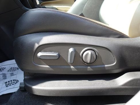 Used 2024 Chevrolet Equinox Premier FWD image 11