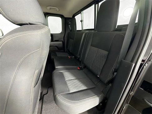 Used 2018 Nissan Titan SV image 23