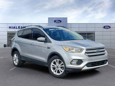 Used 2018 Ford Escape SE image 1