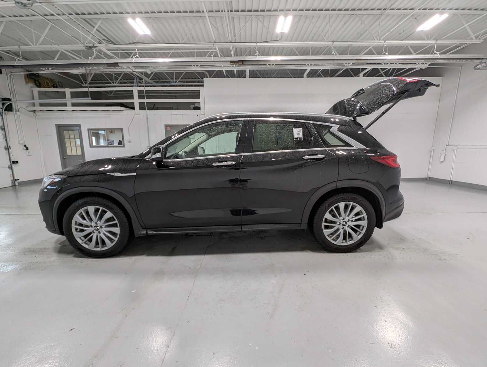 Used 2023 INFINITI QX50 Luxe AWD/4WD image 12