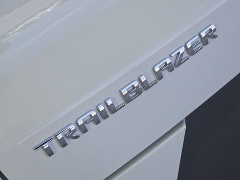 New 2026 Chevrolet TrailBlazer LT w/ LT Cold Weather Package FWD image 12