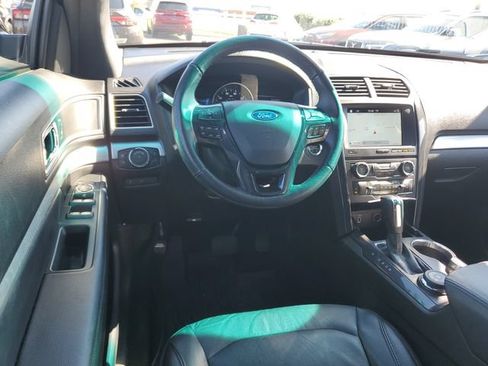 Used 2017 Ford Explorer XLT w/ Equipment Group 202A AWD/4WD image 11