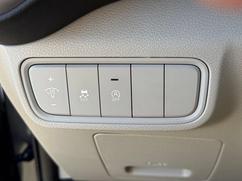 Certified 2025 Kia Soul LX w/ LX Technology Package FWD image 25
