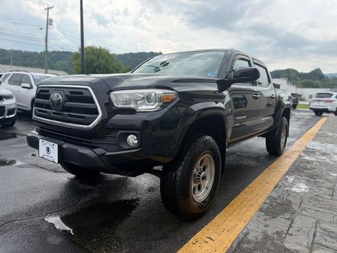 Used 2019 Toyota Tacoma SR5 AWD/4WD image 4