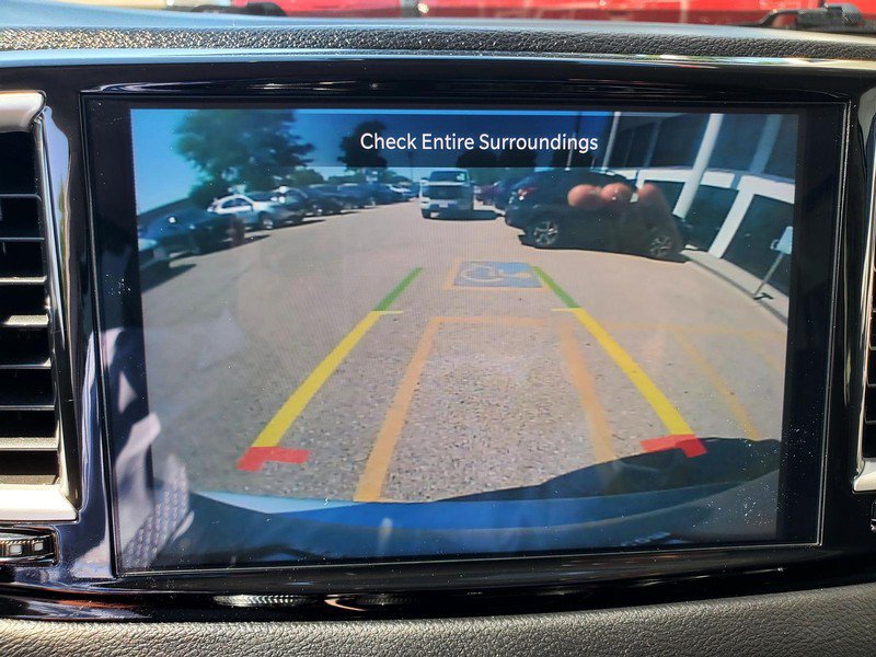Used 2024 Chrysler Pacifica Touring-L FWD image 11