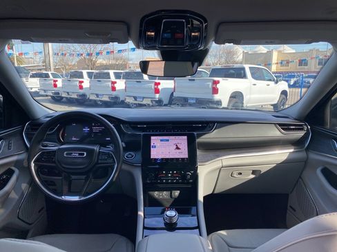 Used 2022 Jeep Grand Cherokee Overland image 25