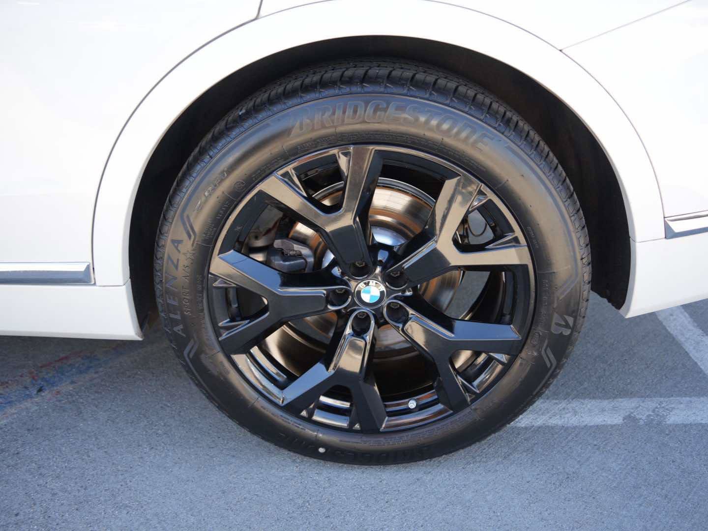 Used 2022 BMW X7 xDrive40i w/ Premium Package AWD/4WD image 6