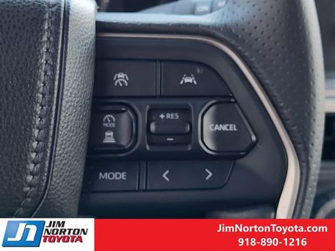 Used 2025 Toyota 4Runner TRD Off-Road image 31