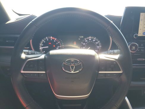 Used 2023 Toyota Highlander XSE image 21