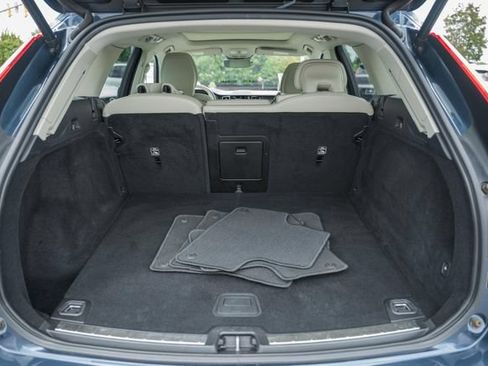 Certified 2022 Volvo XC60 B5 Inscription AWD/4WD image 10