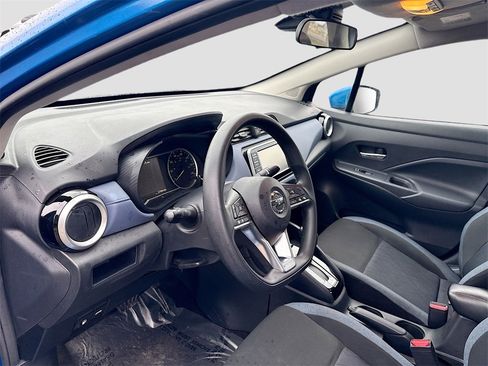 Used 2024 Nissan Versa SV image 9