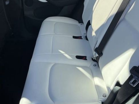 Used 2021 Tesla Model Y Long Range image 10